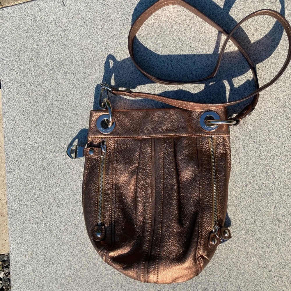 B.Makowsky Women’s Metallic Leather Crossbody/ shoulder bag